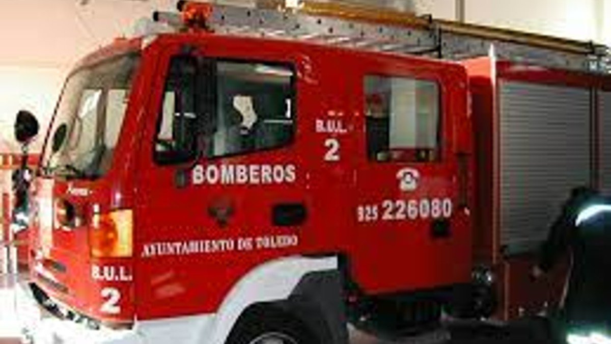 Los bomberos de Toledo se desplazaron hasta el lugar del incendio en el barrio del Polígono. | AYUNTAMIENTO TOLEDO