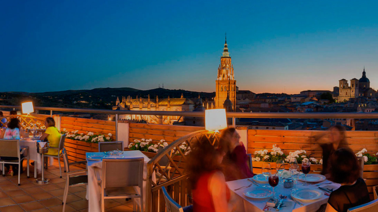 La Azotea de Carlos ofrece unas espectaculares vistas de Toledo para disfrutar durante la cena. - HOTEL CARLOS V 