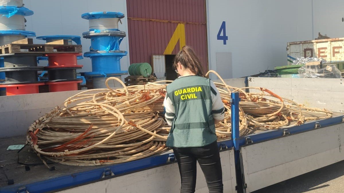 La Guardia Civil localizó más de 2.000 kilos del cobre robado cuando lo intentaban vender en un centro de reciclaje. - GUARDIA CIVIL