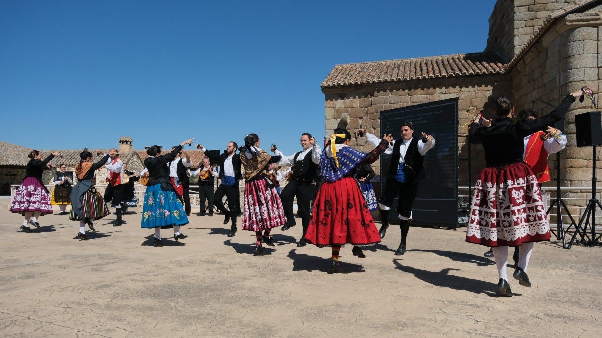 El sitio histórico de Santa María de Melque ha acogido el acto del Día del Folclore. - JCCM