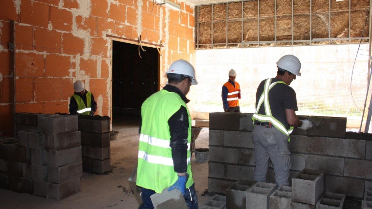 El sector de la construcción ha registrado el segundo mayor aumento tras el de servicios. - ARCHIVO