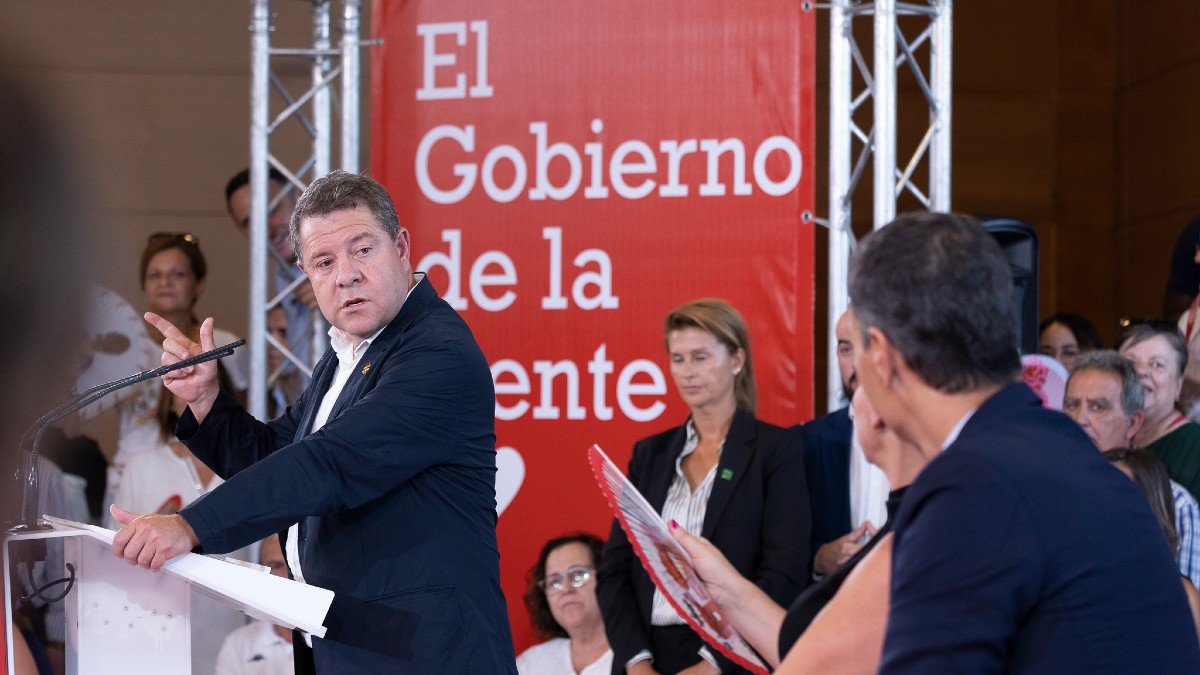 El presidente Emiliano García-Page durante el acto público celebrado este jueves en Toledo al que asistieron alrededor de seiscientos simpatizantes del PSOE. - EVA ERCOLANESE