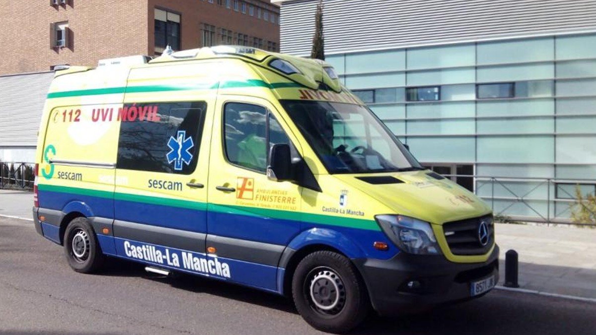 El menor ha sido trasladado en UVI móvil a un hospital madrileño. - ARCHIVO