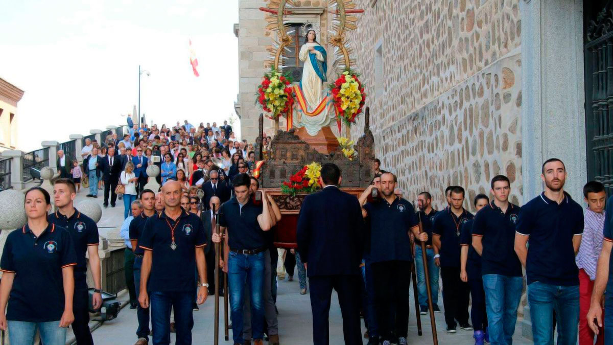Imagen de la Hermandad de Nuestra Señora Santa María del Alcázar durante su procesión del año 2016. - ARCHIVO
