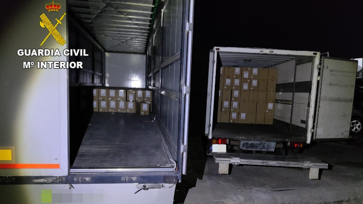 El camión utilizado para transportar la mercancía robada fue localizado en un área de servicio de la misma autovía. - GUARDIA CIVIL 