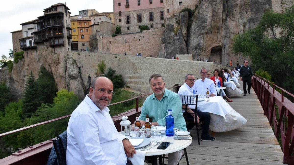 Una cena en el icónico puente de San Pablo celebrada en septiembre fue una de las actividades de promoción de la candidatura de Cuenca a la capitalidad gastronómica. - JCCM