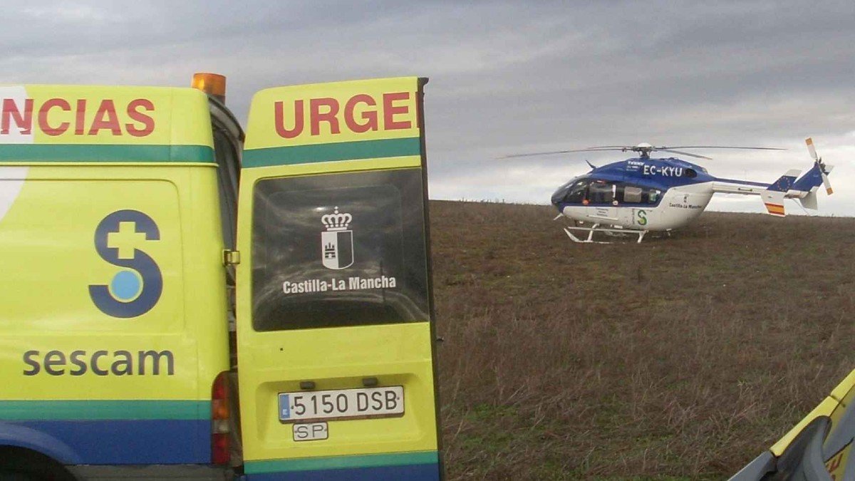 Fue trasladado al Hospital GeneraL de Ciudad Real en helicóptero sanitario. - ARCHIVO