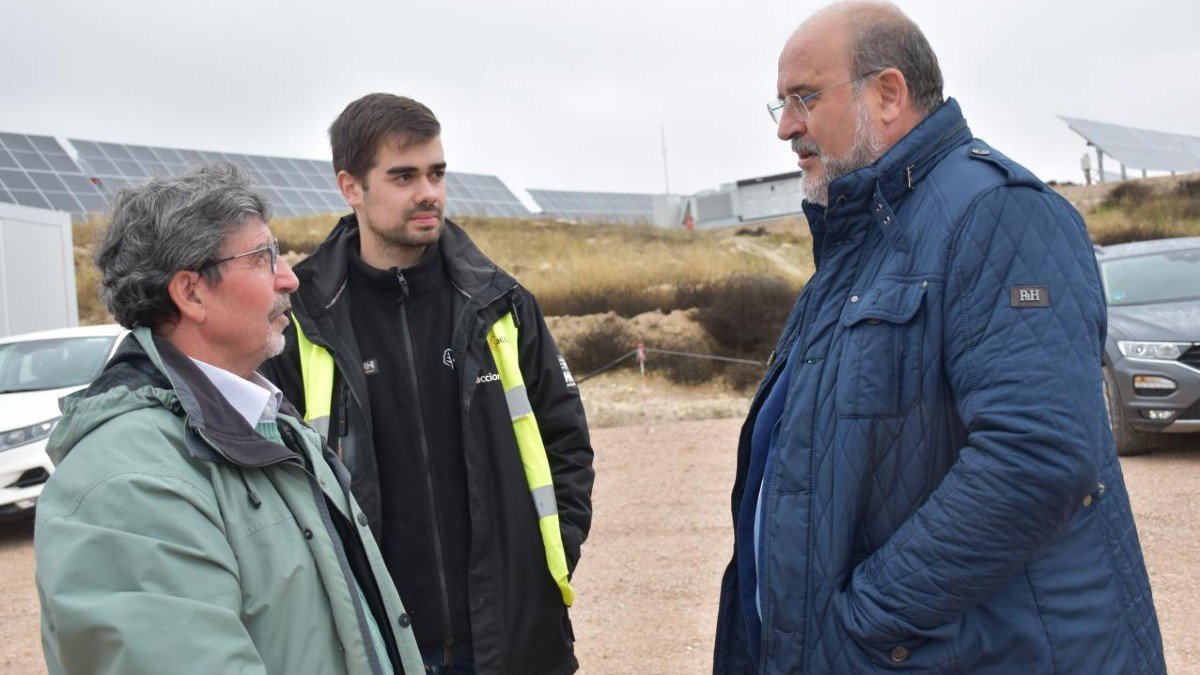 Martínez Guijarro ha visitado la planta fotovoltaica 'Bolarque I' en Villalba del Rey (Cuenca). - JCCM