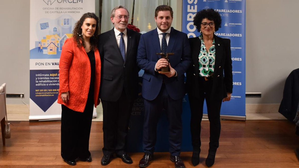 Hernando ha recogido el premio 'Arquitrabe 2022'. - JCCM
