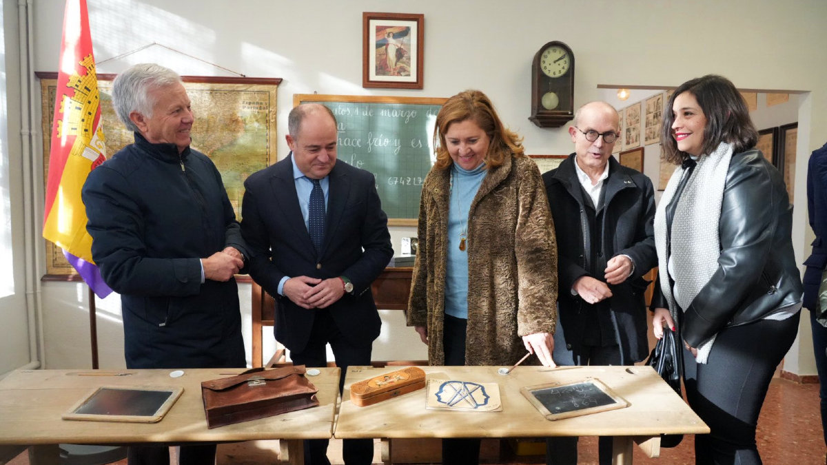 Rodríguez ha visitado el Museo del Niño de Castilla-La Mancha, acompañada por la viceconsejera de Cultura y el alcalde de Albacete. - JCCM