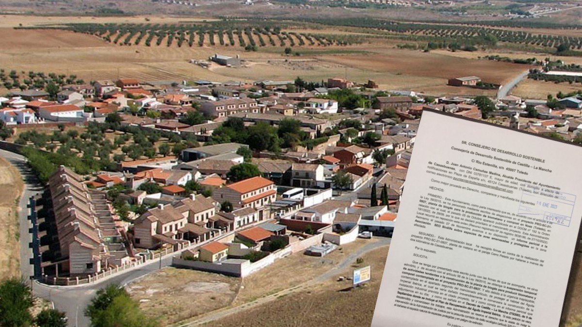 El Ayuntamiento de Casasbuenas ha presentado en la Consejería de Desarrollo Sostenible las firmas recogidas contra la instalación de la planta. 