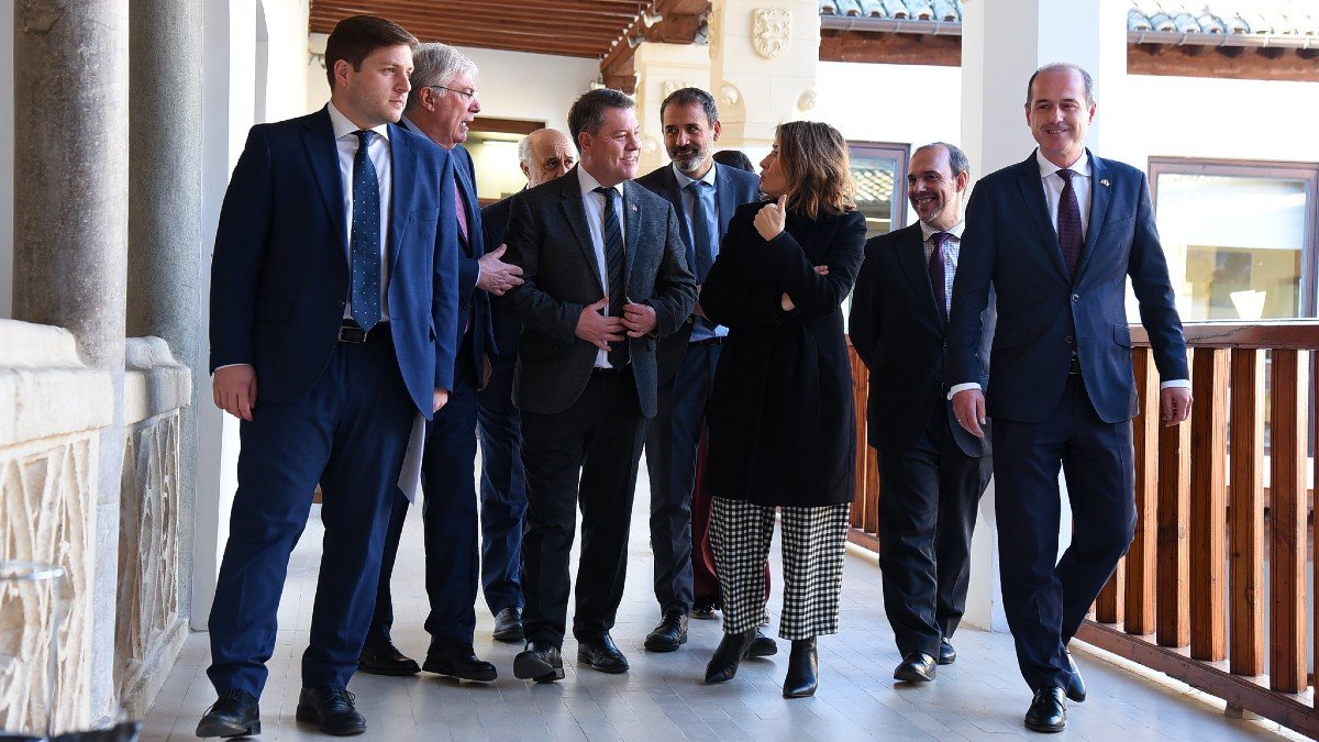 García-Page y Sánchez han rubricado hoy los acuerdos en el Palacio de Fuensalida. - JCCM