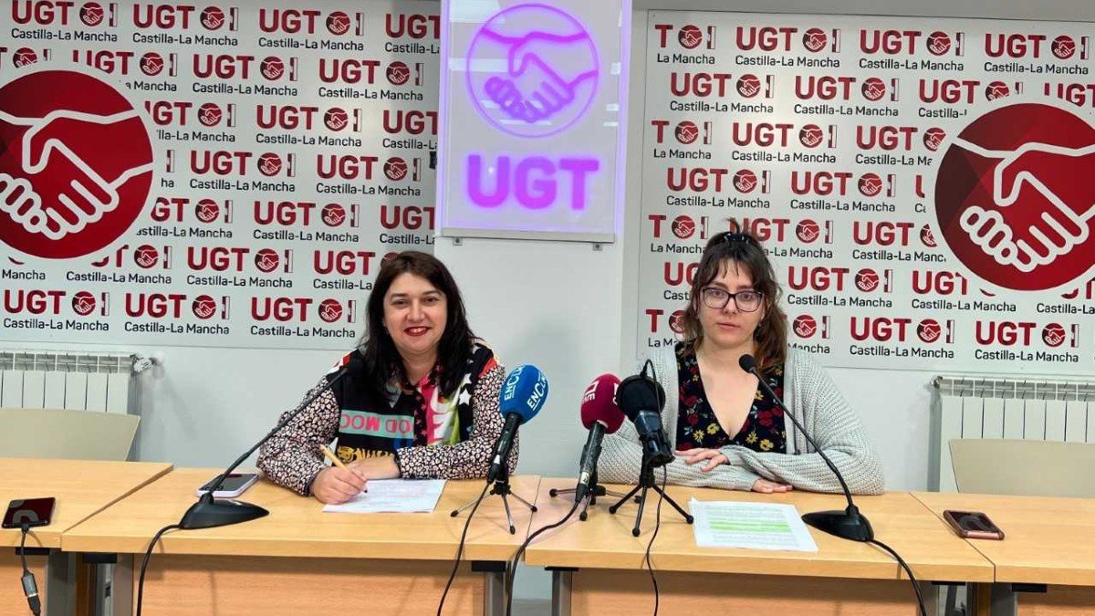 Dombriz y Guerrero durante la presentación del informe elaborado por UGT. 