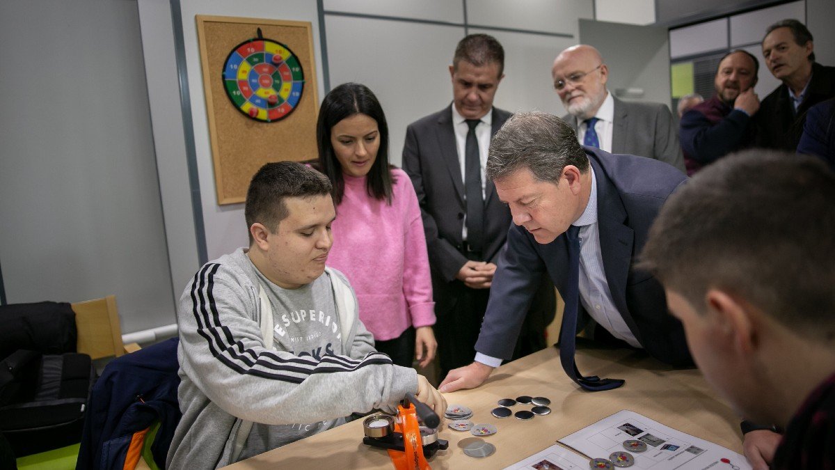 García-Page ha inaugurado el centro de día de la Asociación Desarrollo-Autismo Albacete. - JCCM 