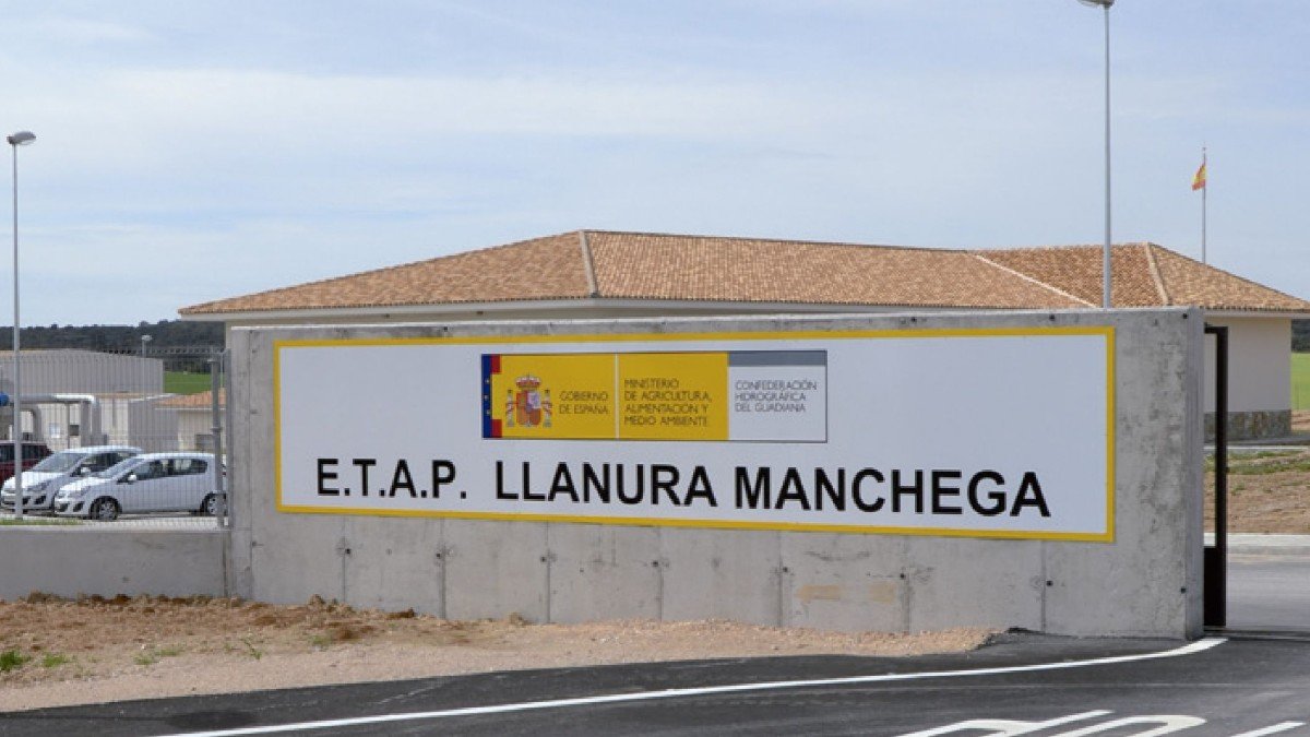 La Estación de Tratamiento de Agua Potable (ETAP) Llanura Manchega se encuentra en la cabecera de la red de abastecimiento, en Saelices.