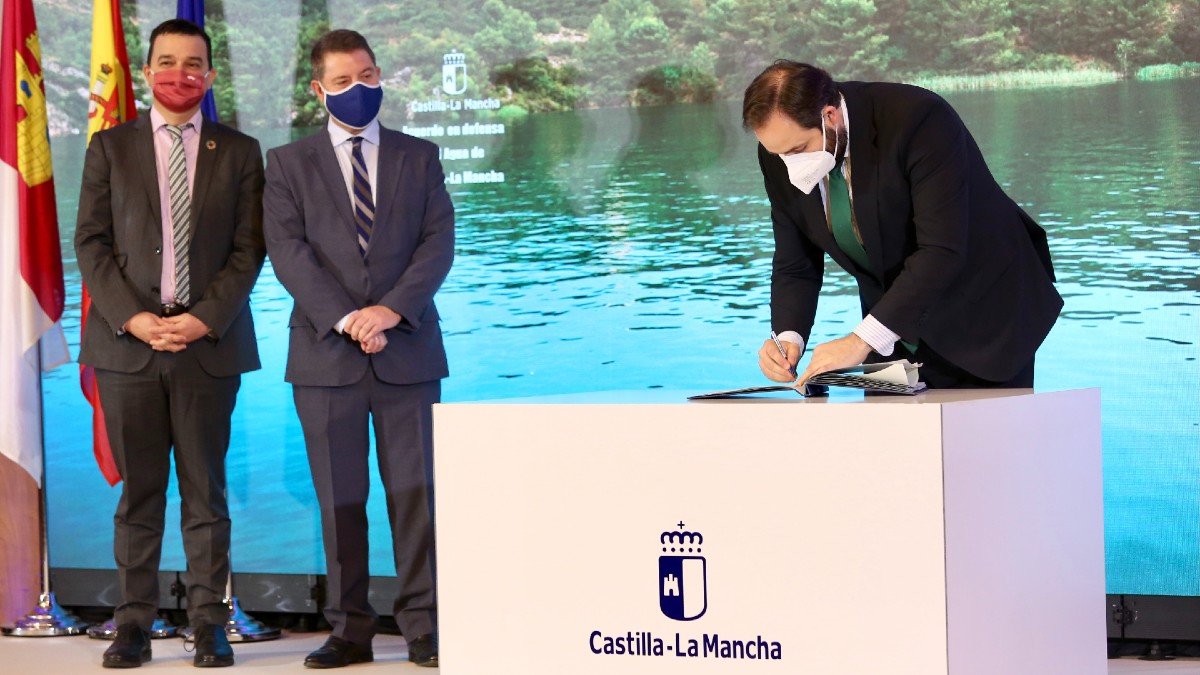 El Pacto Regional por el Agua se firmaba en diciembre de 2020 por más de cuarenta entidades y partidos políticos, entre ellos el PP.