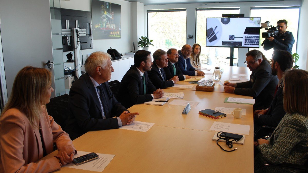 El presidente regional se ha reunido en Bruselas con  el CEO de Hydrogen Europe. - JCCM