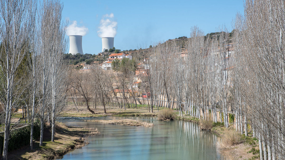 Imagen del archivo del río Tajo a su paso por la central nuclear de Trillo, en la provincia de Guadalajara. - C. JORDÁ
