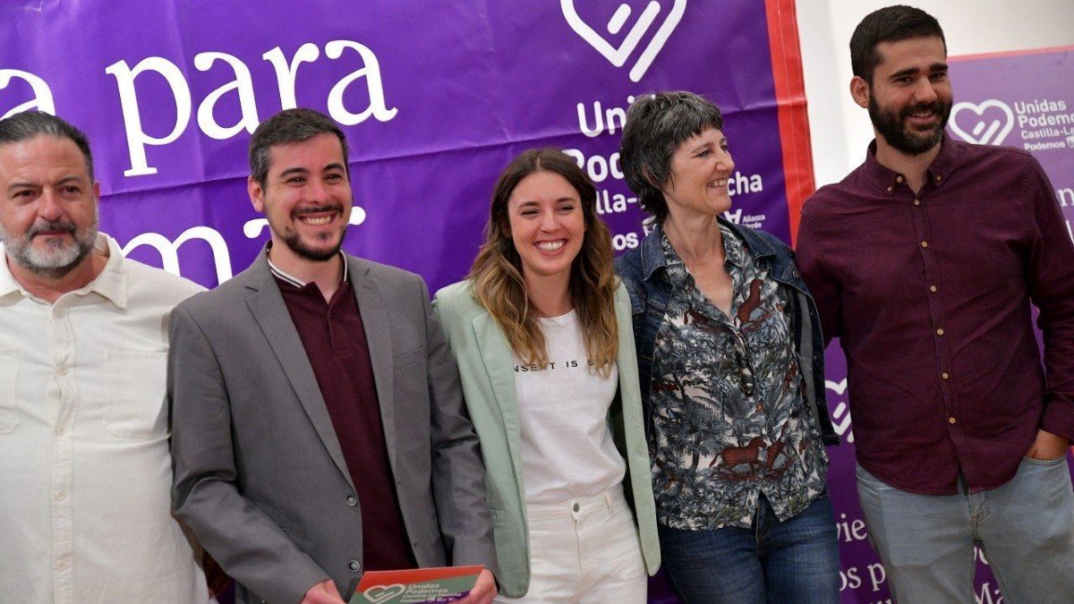 Irene Montero acompañando este lunes al candidato castellanomanchego de Unidas Podemos, José Luis García Garcón, en un encuentro con diversos colectivos en la capital regional.