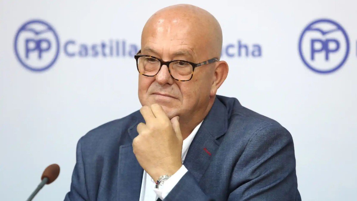 El alcalde, Emilio Bravo (PP), junto a su equipo de gobierno han sido denunciados por los tres partidos de la oposición.