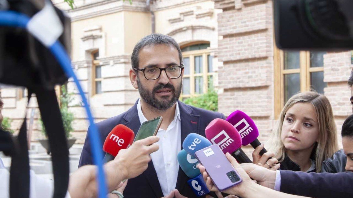 Sergio Gutiérrez, secretario de Organización del PSOE regional, ha anunciado este jueves las querellas presentadas contra Núñez.