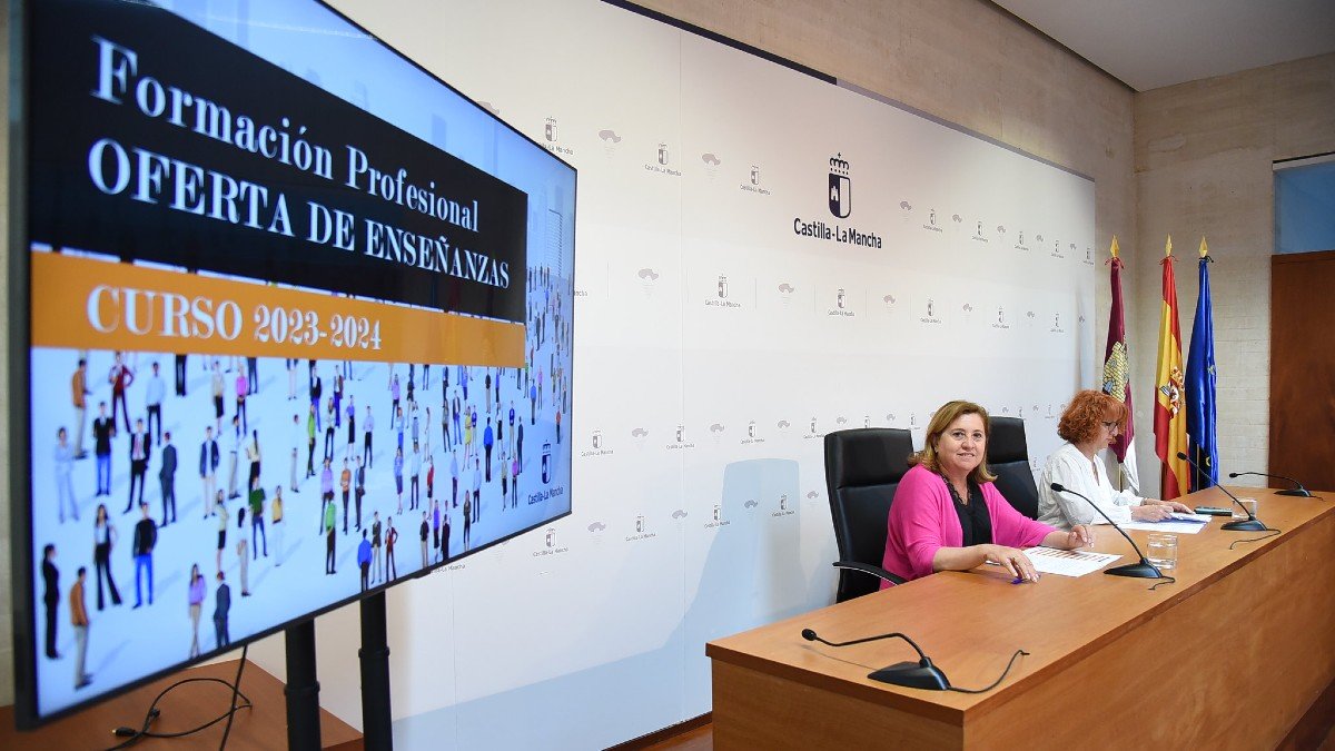 La consejera de Educación, Rosa Ana Rodríguez, ha presentado la nueva oferta de Formación Profesional. - JCCM