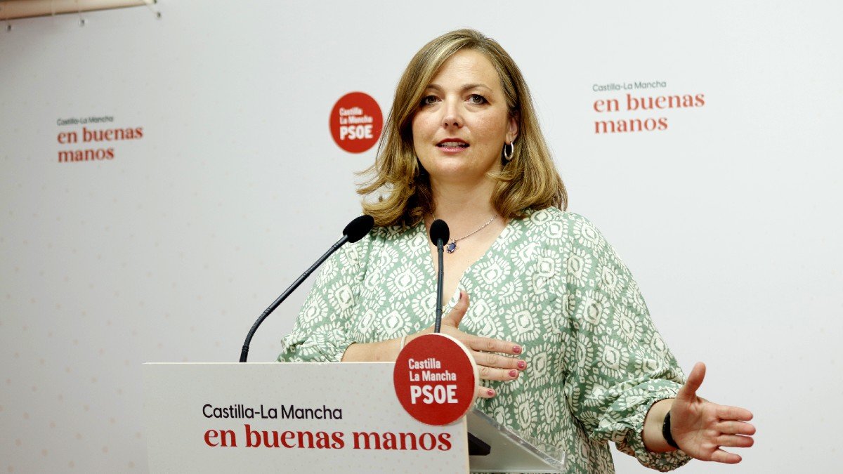 La diputada electa del PSOE a las Cortes Charo García Saco durante la rueda de prensa que ha ofrecido en Toledo.