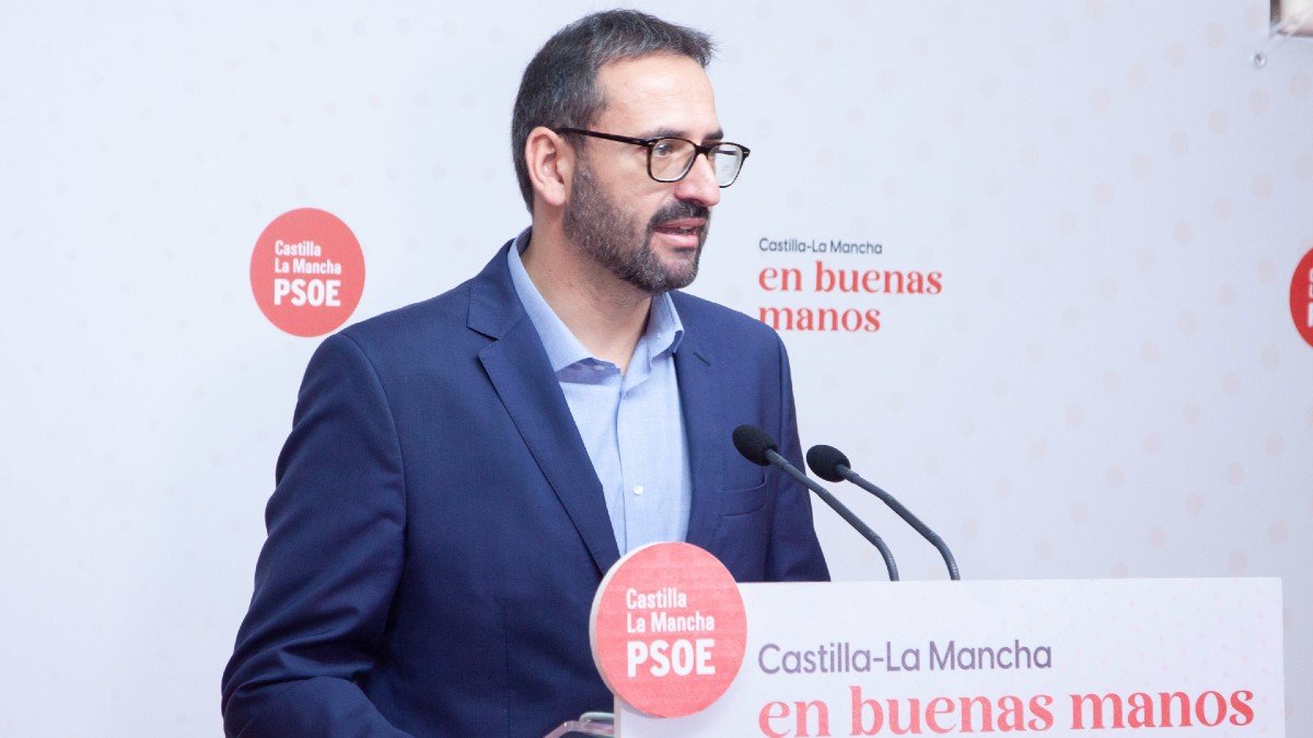 El secretario de Organización del PSOE, Sergio Gutiérrez, durante la rueda de prensa ofrecida en Toledo.