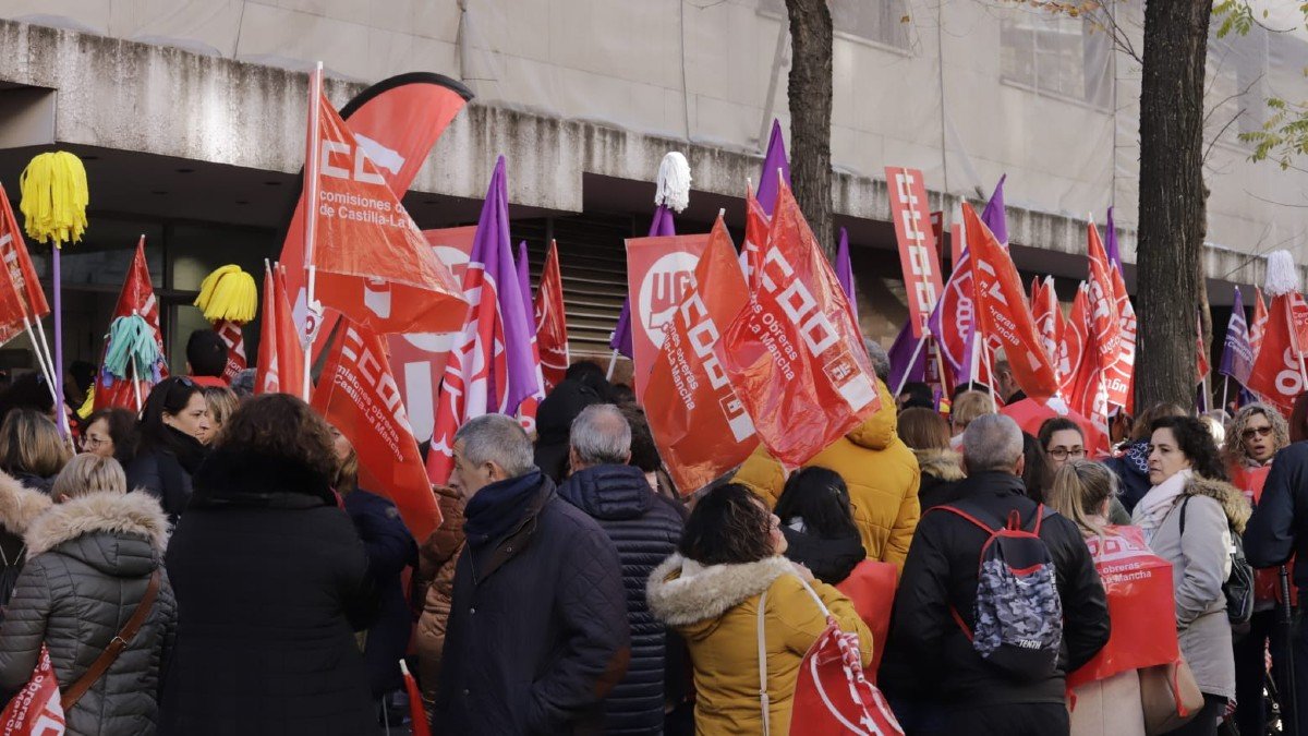 Concentración ante la sede de la patronal estatal ASPEL en Madrid el pasado 12 de enero.