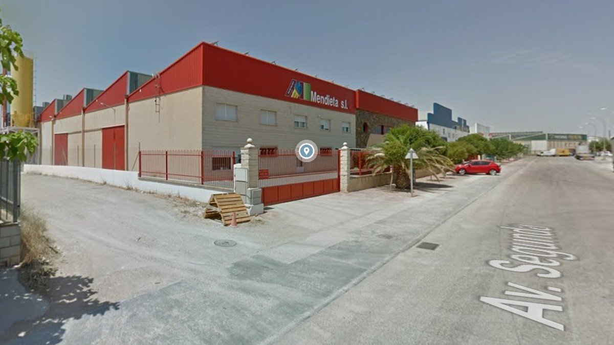 El accidente laboral tenía lugar en una empresa ubicada en la avenida Segunda de La Roda. - GOOGLE MAPS
