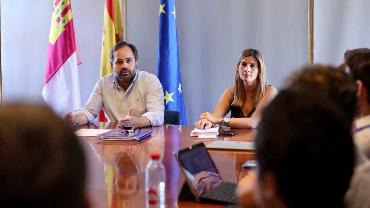 Agudo ha participado junto Núñez en la reunión de coordinación del grupo parlamentario popular en las Cortes.