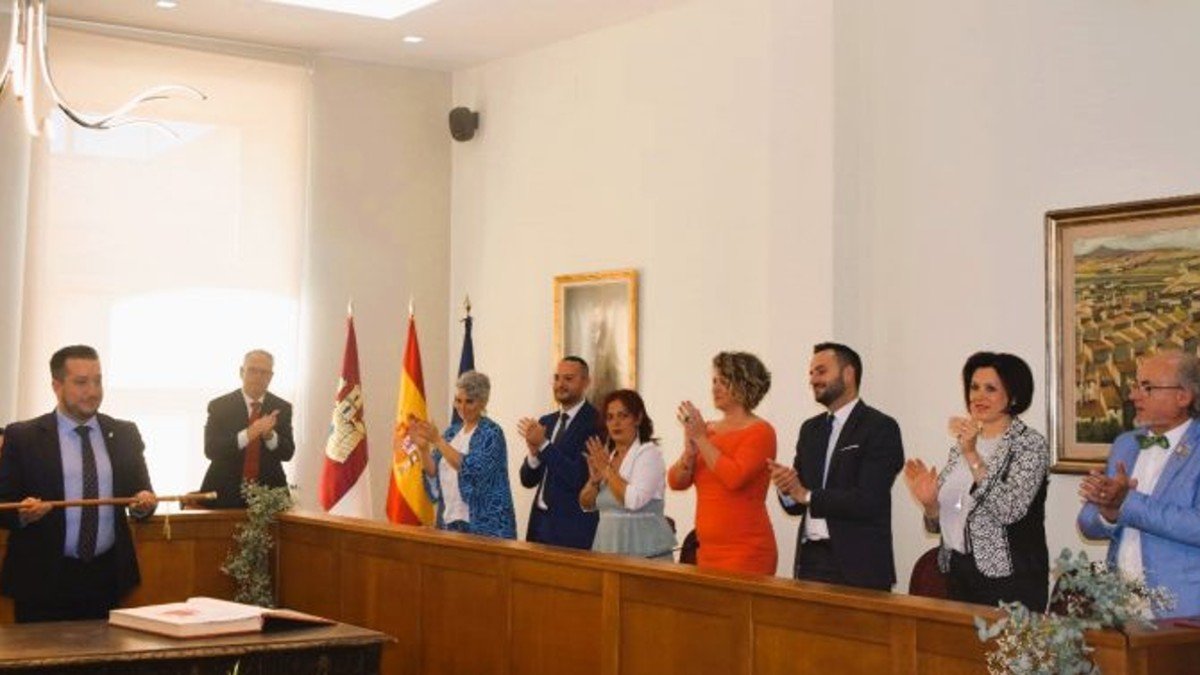 La Junta de Gobierno Local  que preside Moisés López (PP) está formada por otros cinco ediles, dos del PP y tres de Vox. - AYTO. CAUDETE