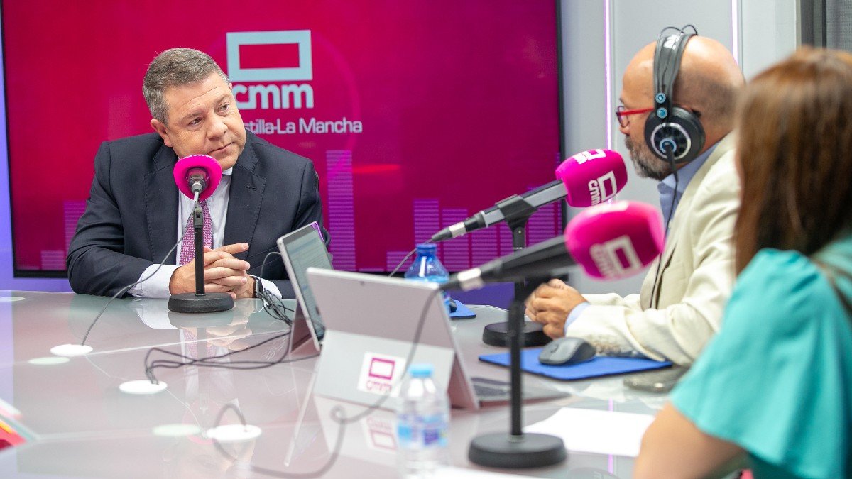 García-Page durante la entrevista en CMM. - A. PÉREZ HERRERA | JCCM