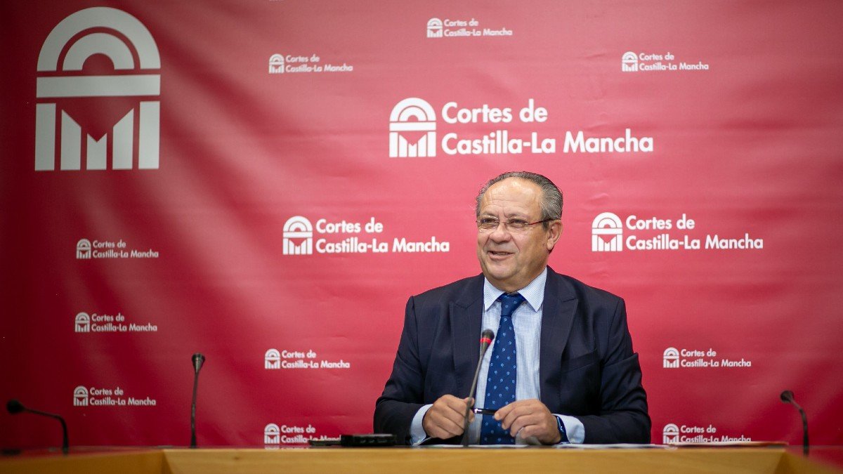 El consejero de Hacienda, Juan Alfonso Ruiz Molina, ha avanzado la próxima aprobación del proyecto de presupuestos antes de comparecer en las Cortes. - P. LÓPEZ | JCCM