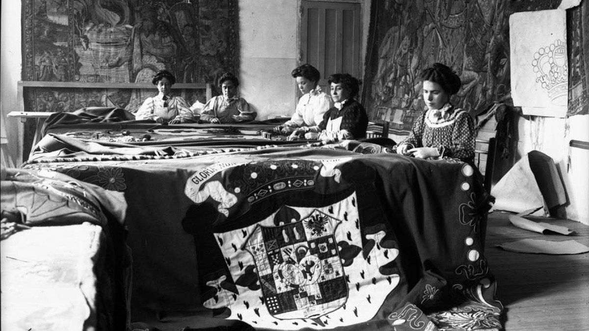 Mujeres bordadoras en Guadalajara. Fondo Goñi. 1908. Fondo Goñi. AHP Guadalajara.
