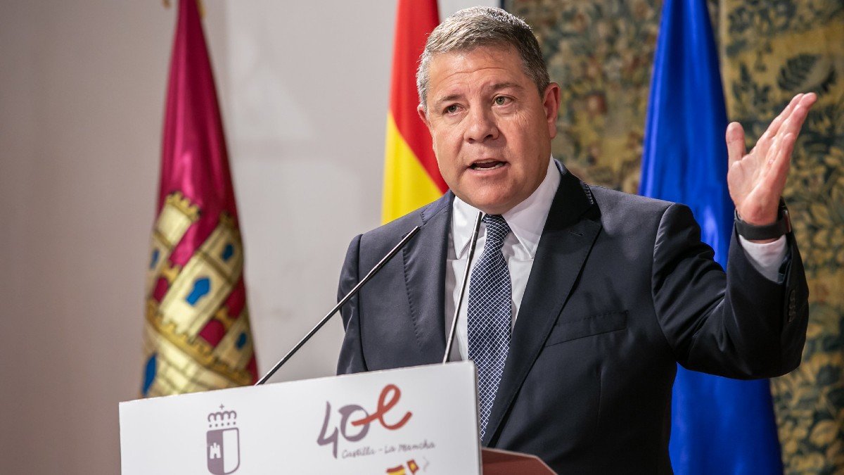 García-Page durante su intervención en el Palacio de Fuensalida tras la firma del acuerdo con las diputaciones. - D. ESTEBAN | JCCM