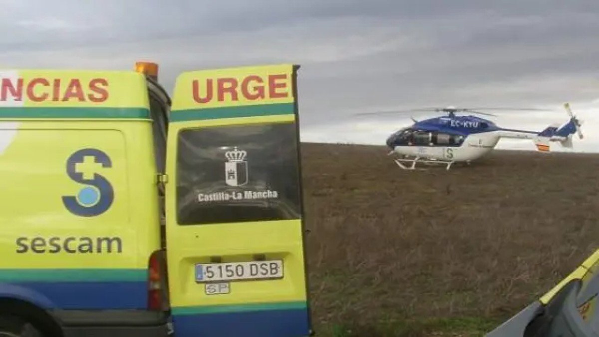 Helicóptero medicalizado del Sescam. - ARCHIVO