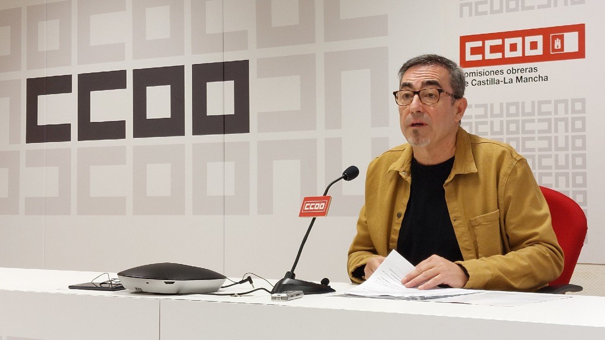El secretario general de CCOO CLM, Paco de la Rosa, ha manifestado el apoyo del sindicato a Federico Pérez.