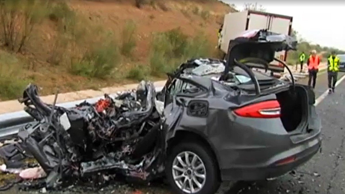 En el accidente fallecía el conductor del turismo, un guardia civil del servicio de Información. - CMM