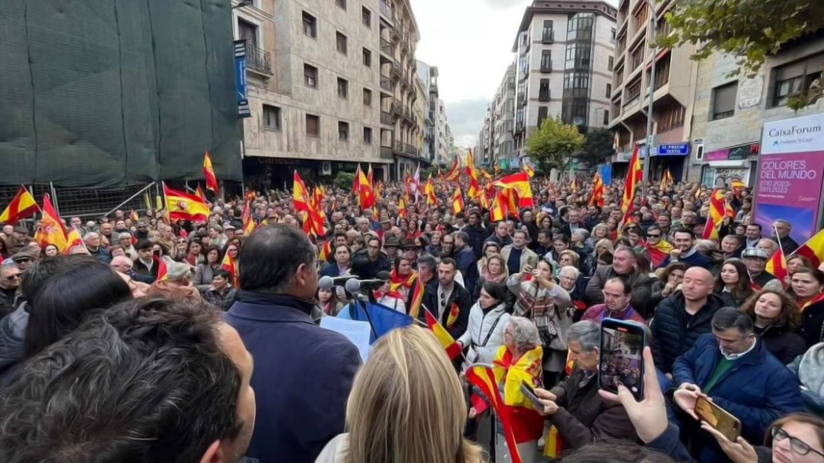 La manifestación contra la amnistía al 'procés', este domingo, en Cuenca, durante la lectura del manifiesto. - TWITTER
