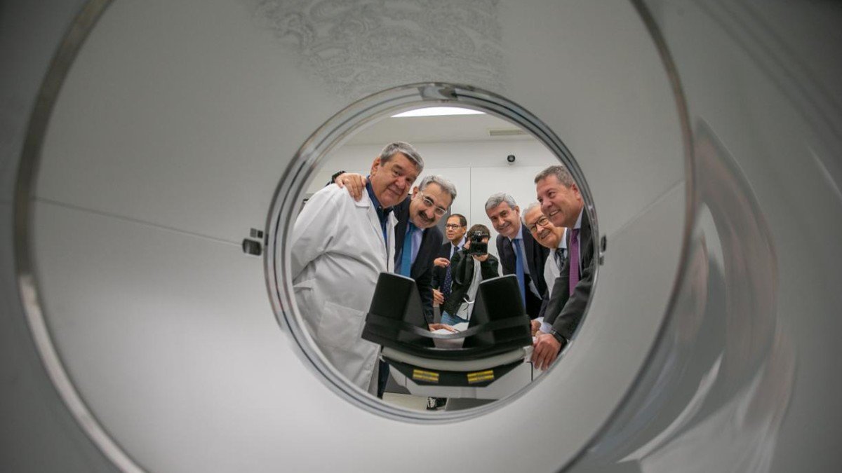 García-Page visitaba el pasado mes de octubre el nuevo servicio de Medicina Nuclear del Hospital de Toledo. - JCCM