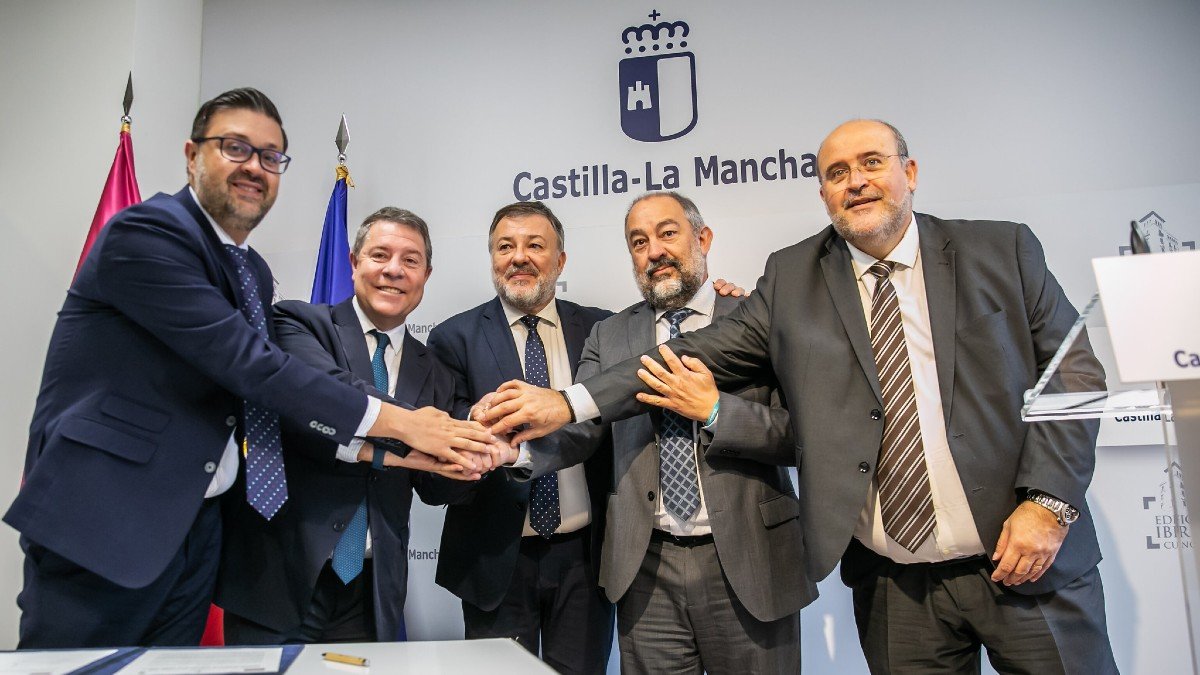 García-Pge, junto a Pastor, Dolz, Garde y Martínez Guijarro tras la firma del protocolo con la UCLM en Cuenca. - D. ESTEBAN | JCCM