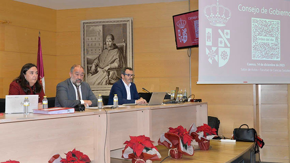 El rector, Julián Garde, ha presidido la reunión del Consejo de Gobierno celebrada en Cuenca. - UCLM
