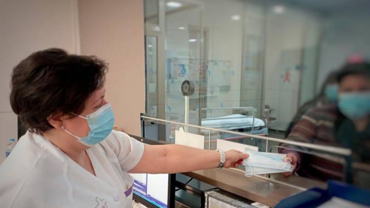 Desde este miércoles es obligatorio el uso de mascarillas en los hospitales y resto de centros sanitarios.