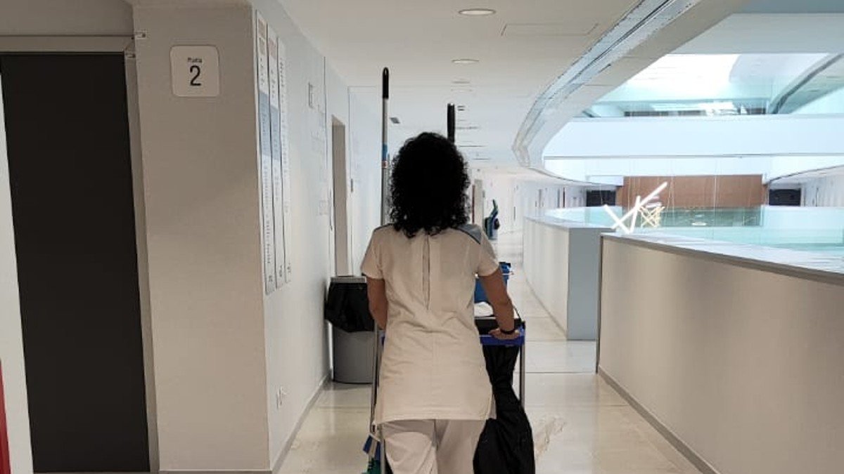 Aseguran que ya se han presentado una docena de denuncias ante la Inspección de Trabajo por la situación en el servicio de limpieza del hospital. - CCOO