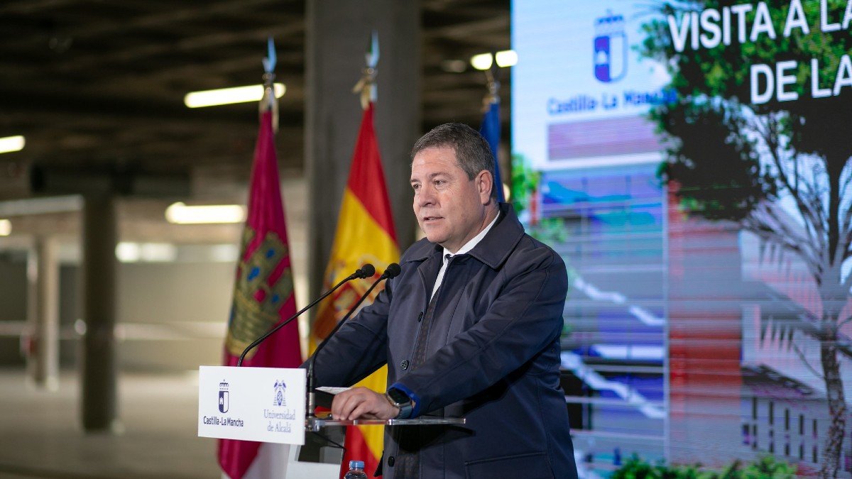 Page durante su intervención tras visitar las obras del nuevo campus de Guadalajara. | P. LÓPEZ | JCCM
