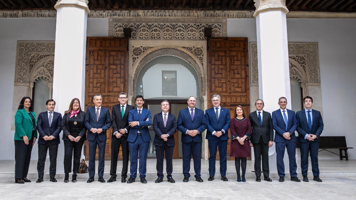 Representantes de nueve entidades financieras han rubricado en Toledo el acuerdo con el Gobierno regional. | D. ESTEBAN | JCCM