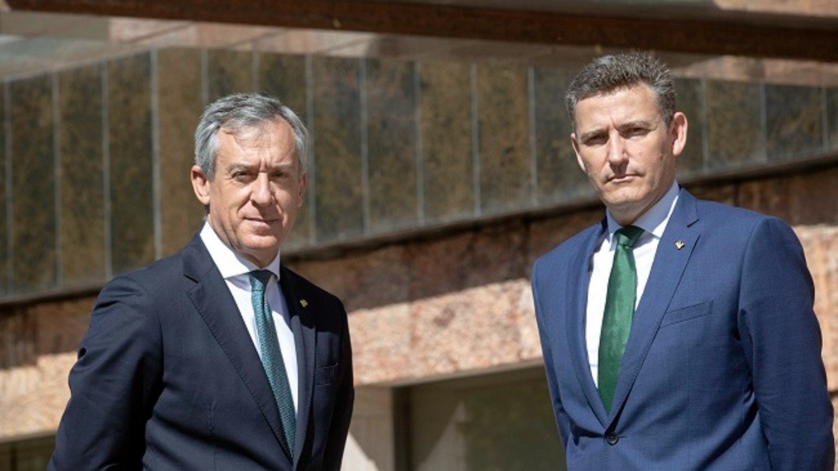 Javier López y Víctor Manuel Martín, presidente y director general de Eurocaja Rural, respectivamente.