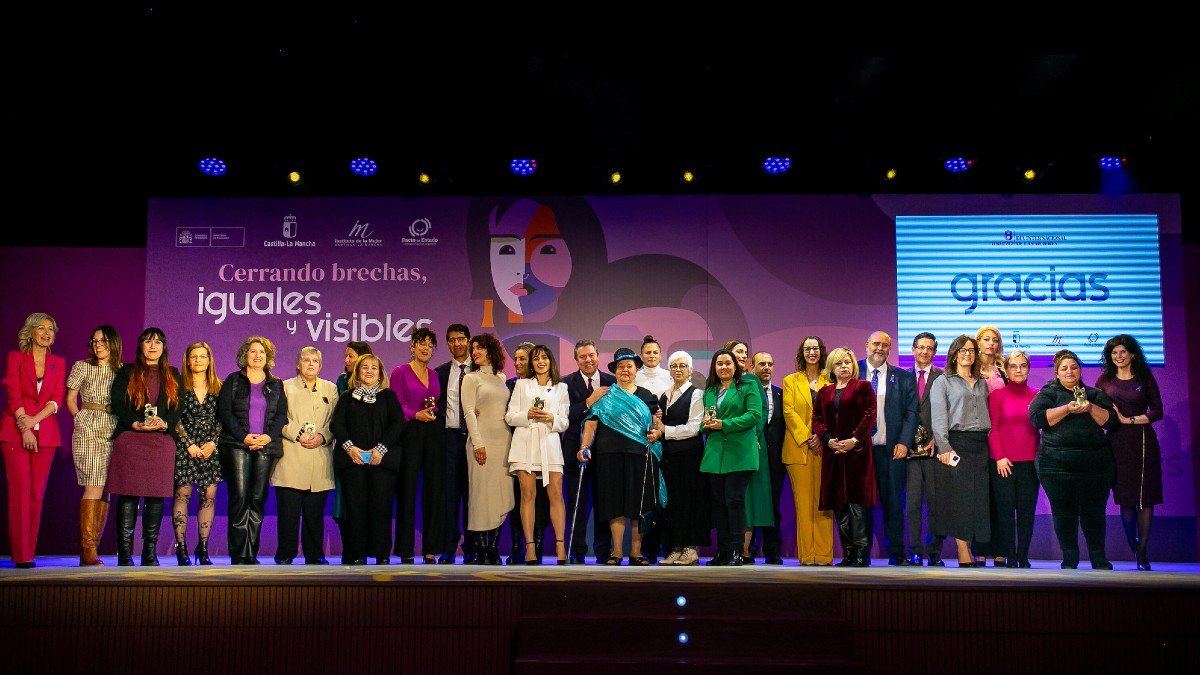 Durante el acto institucional se ha entregado el Premio Luisa de Medrano y una decena de reconocimientos. | P. LÓPEZ | JCCM