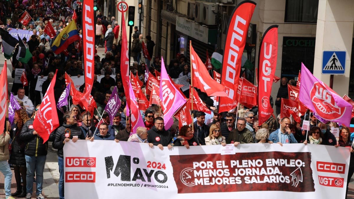 Manifestación de Albacete, que ha acogido la convocatoria regional del Primero de Mayo, con una participación de más 2.000 personas. - UGT